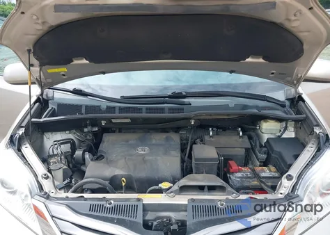 2015 Toyota Sienna Limited 7 Passenger/Limited Premium 7 Passenger/Xle 7 Passenger/Xle 8 Passenger z USA, uszkodzony, nr VIN 5TDYK3DC9FS627434